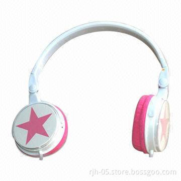 Wire retractable headphones for mobile phones